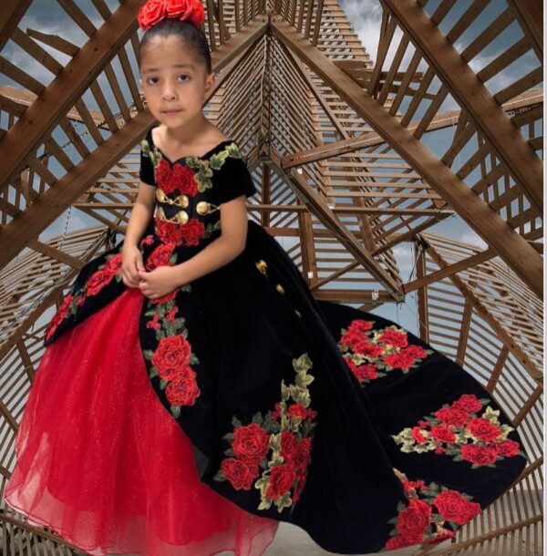 vestido de charro de niña en terciopelo negro con rojo en tull